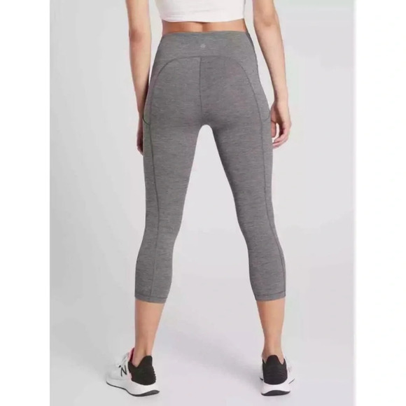 Athleta Ultimate Stash Pocket Capri Leggings SuperSonic Gray Heather. EUC. Small - Picture 1 of 13